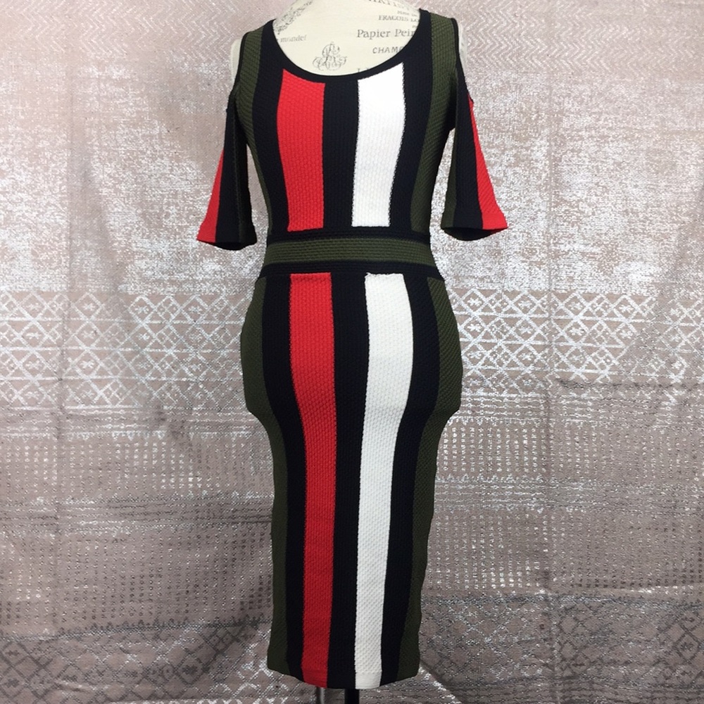 🆕 XOXO body con/ cold shoulder dress